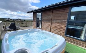 Benarty 11 With Private Hot Tub - Fife - Loch Leven - Lomond Hills - Pet Friendly